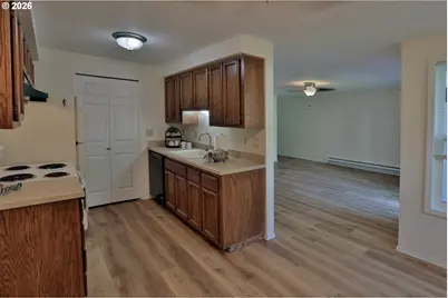 8324 SW Mohawk St SE, Tualatin, OR 97062 - Photo 6