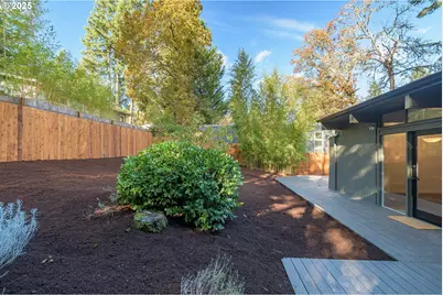 3820 Watkins Ln, Eugene, OR 97405 - Photo 16