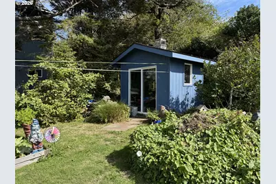 546 NW 10th St, Newport, OR 97365 - Photo 8
