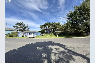 546 NW 10th St, Newport, OR 97365 - Photo 2