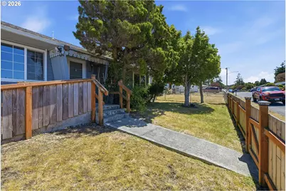 1669 Johnson St, North Bend, OR 97459 - Photo 4