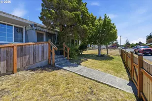 1669 Johnson St, North Bend, OR 97459 - Photo 4