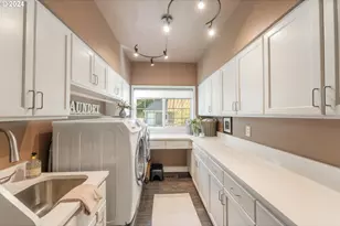 317 Aker Dr, Myrtle Creek, OR 97457 - Photo 30