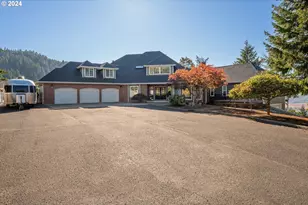 317 Aker Dr, Myrtle Creek, OR 97457 - Photo 2