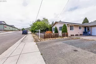 663 E 4th Ave, Riddle, OR 97469 - Photo 6