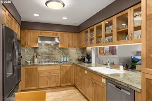 780 NW Westover Square, Portland, OR 97210 - Photo 14