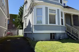 722 NE Couch St, Portland, OR 97232 - Photo 2