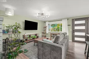 9028 N Chautauqua Pl, Portland, OR 97217 - Photo 2