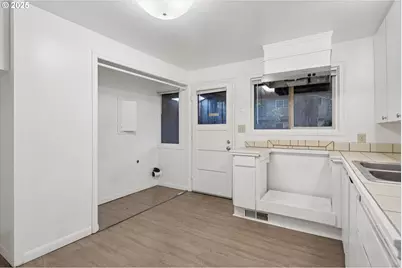 12030 NE Holladay St, Portland, OR 97220 - Photo 8