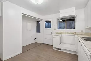 12030 NE Holladay St, Portland, OR 97220 - Photo 8