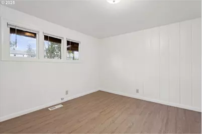 12030 NE Holladay St, Portland, OR 97220 - Photo 12