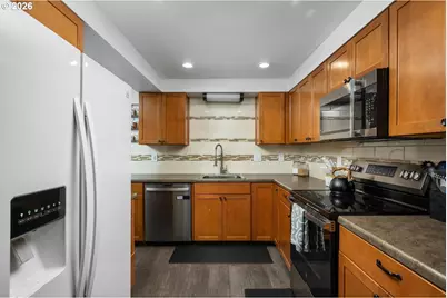 18107 SW Monte Verdi Blvd, Beaverton, OR 97007 - Photo 4