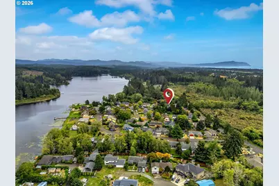 33726 Lake Front Dr, Warrenton, OR 97146 - Photo 4