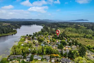 33726 Lake Front Dr, Warrenton, OR 97146 - Photo 4