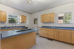 12295 SW Boones Ferry Rd, Portland, OR 97219 - Photo 10