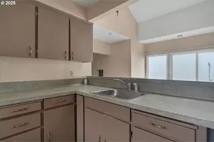 801 NW Coast St, Newport, OR 97365 - Photo 12