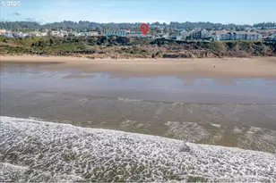 801 NW Coast St, Newport, OR 97365 - Photo 10