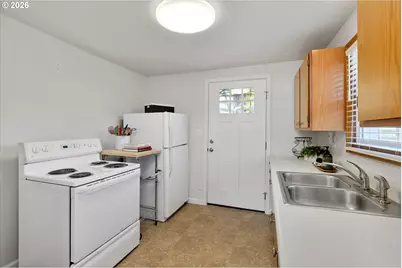 18149 SE Pine St, Portland, OR 97233 - Photo 12