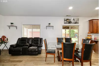 3228 NE Daffodil Dr, McMinnville, OR 97128 - Photo 14