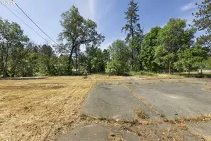 8622 E Evans Creek Rd, Rogue River, OR 97537 - Photo 10