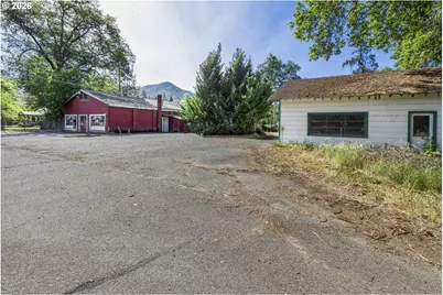 8622 E Evans Creek Rd, Rogue River, OR 97537 - Photo 14