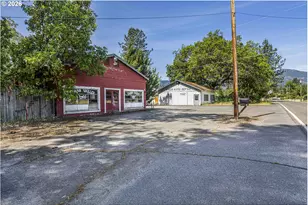8622 E Evans Creek Rd, Rogue River, OR 97537 - Photo 1