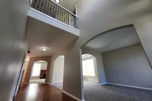 573 E 13th Pl, Lafayette, OR 97127 - Photo 2