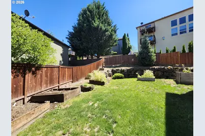 573 E 13th Pl, Lafayette, OR 97127 - Photo 18