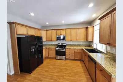 573 E 13th Pl, Lafayette, OR 97127 - Photo 10