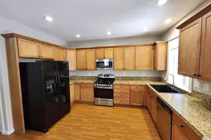 573 E 13th Pl, Lafayette, OR 97127 - Photo 10