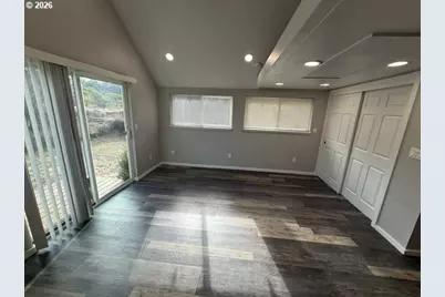 1425 Pine St, Florence, OR 97439 - Photo 8