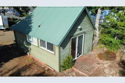 1425 Pine St, Florence, OR 97439 - Photo 4