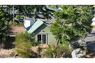 1425 Pine St, Florence, OR 97439 - Photo 2