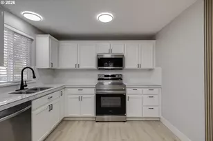 601 W 1st St, Newberg, OR 97132 - Photo 8