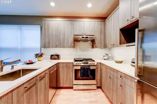 502 NE Knott St, Portland, OR 97212 - Photo 18