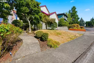 5574 NW Deerfield Way, Portland, OR 97229 - Photo 2