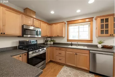 301 W Main St, Hillsboro, OR 97123 - Photo 14