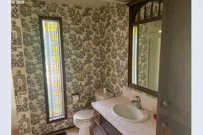 645 Kingswood Ave, Eugene, OR 97405 - Photo 14