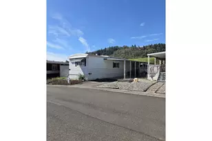 512 Shadow Ranch Ln, Roseburg, OR 97470 - Photo 2