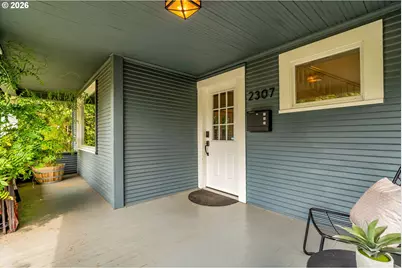 2307 NE Everett St, Portland, OR 97232 - Photo 4