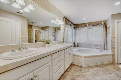 11075 SW Cabot St, Beaverton, OR 97005 - Photo 16