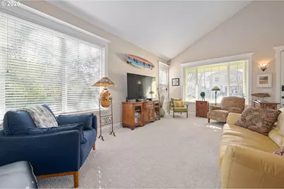 1915 Heitzman Way, Eugene, OR 97402 - Photo 4