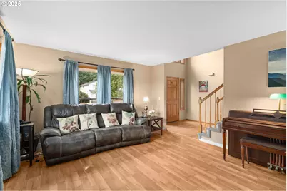 10722 SE Lexington St, Portland, OR 97266 - Photo 8