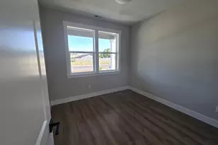 447 SW 15th Ave, Canby, OR 97013 - Photo 10