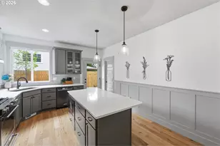 1024 NE Going St, Portland, OR 97211 - Photo 14