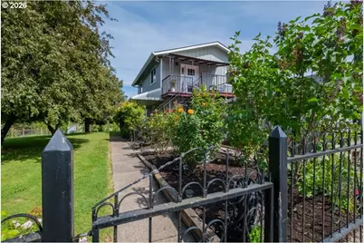 208 NW Lewisburg Ave, Corvallis, OR 97330 - Photo 2