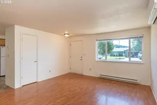 211 Valley Ct, Sutherlin, OR 97479 - Photo 2