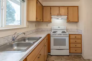 211 Valley Ct, Sutherlin, OR 97479 - Photo 12