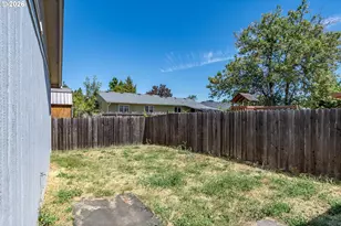 211 Valley Ct, Sutherlin, OR 97479 - Photo 24