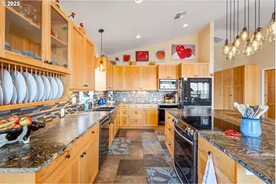 9209 NW Sharp Rd, Prineville, OR 97754 - Photo 16